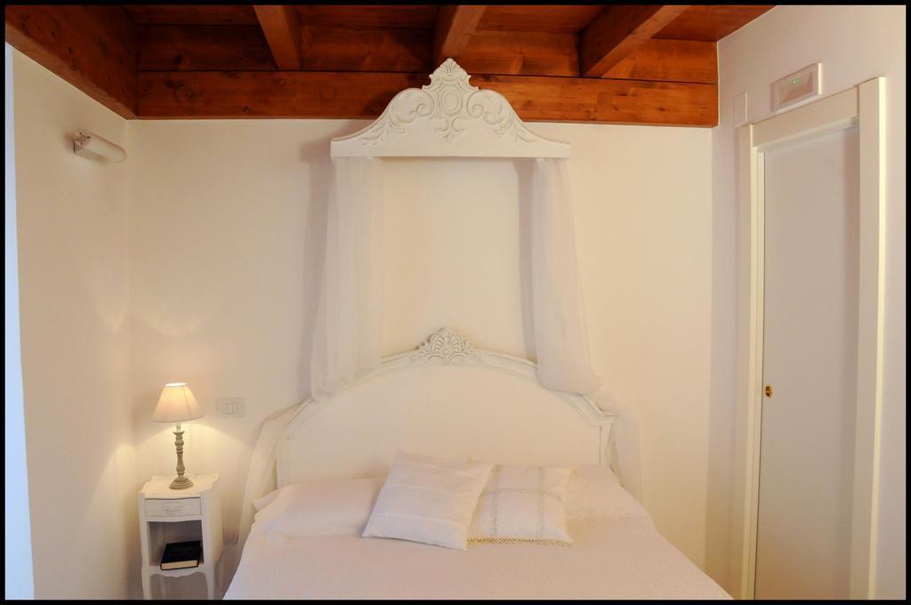 B&B Al Vecchio Borgo บาร์เลตตา ห้อง รูปภาพ
