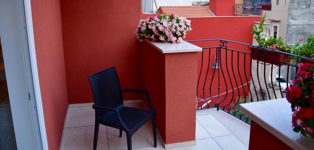 B&B Al Vecchio Borgo บาร์เลตตา ภายนอก รูปภาพ